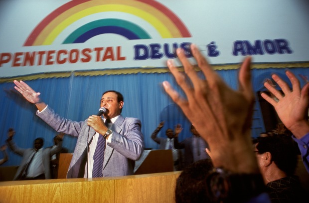 Pastor Odair Gomes, 34, of the Deus É Amor church in Rio de Janeiro, addresses his congregation during an evening service at the church. Gomes is responsible for the State of Rio de Janeiro and oversees more than 600 churches. © Kevin Moloney, 1995